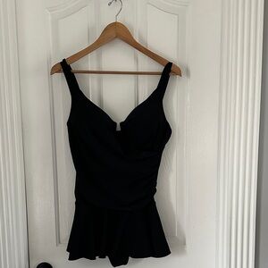 Sea & Sand Elegant Black One-Piece Swimsuit